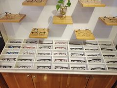 -MiRi眼镜·蔡司·星趣控·尼康控优点视觉合作店(南京东路店)