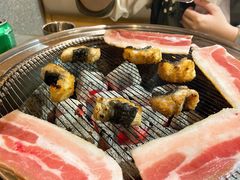 -围炉肉舍•炭烤活鳗•丹东海鲜烤肉(步行街店)