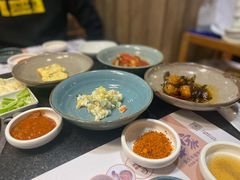 -草家酱蟹炭火烤肉店(珲春南路一店)