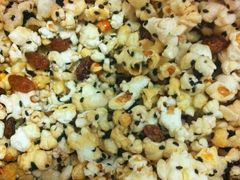 黑芝麻蜂蜜葡萄干爆米-正宗老杨特色爆米花(四棉店)