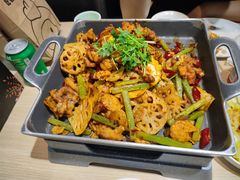 招牌悦蓉牛蛙干锅-精悦蓉(松江万达广场店)
