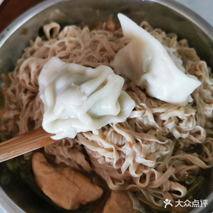 随手早餐，饺子加面条管饱