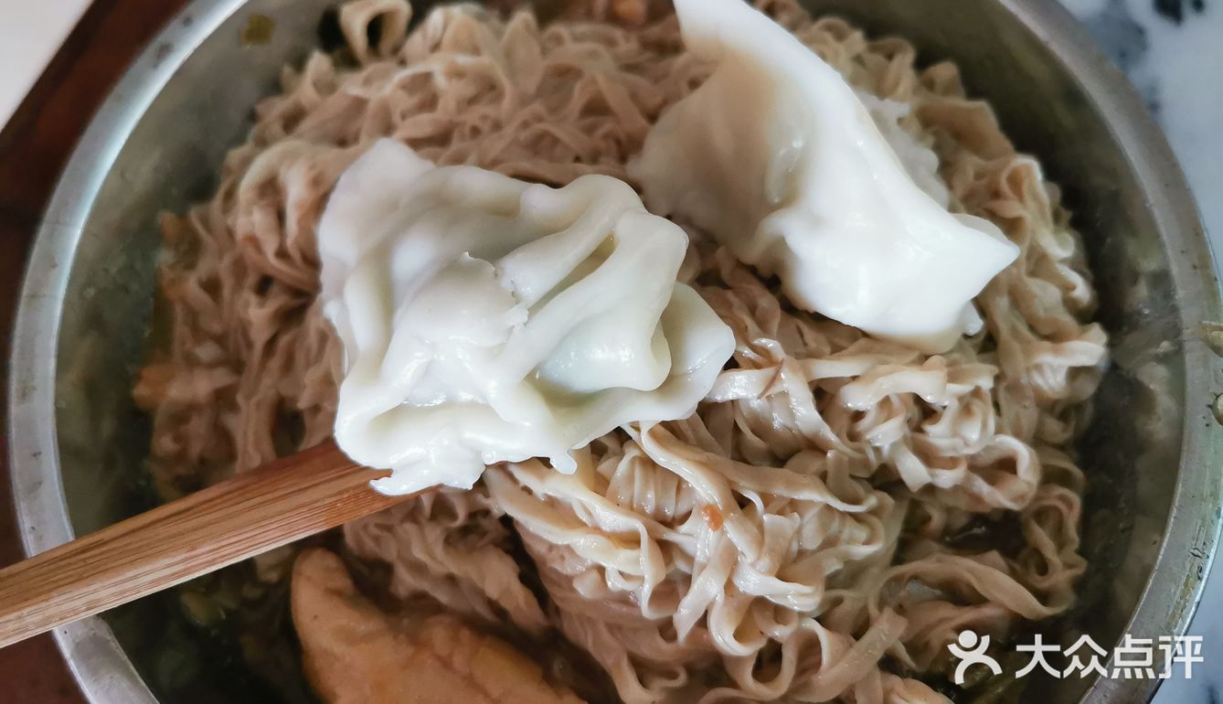 随手早餐，饺子加面条管饱