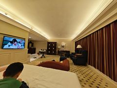 -深圳富苑皇冠假日套房酒店