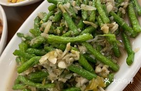 Snow Cabbage and Long Beans
