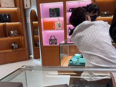 -臻新二手奢侈品回收鉴定(塘桥店)