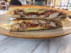-ROAST coffee & eatery