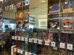 零售区-VENCHI 闻绮(上海佛罗伦萨小镇店)