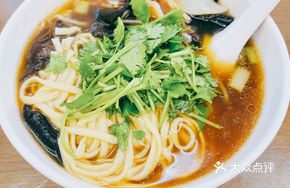 Beef丝 Mushroom and Wood Ear Noodles