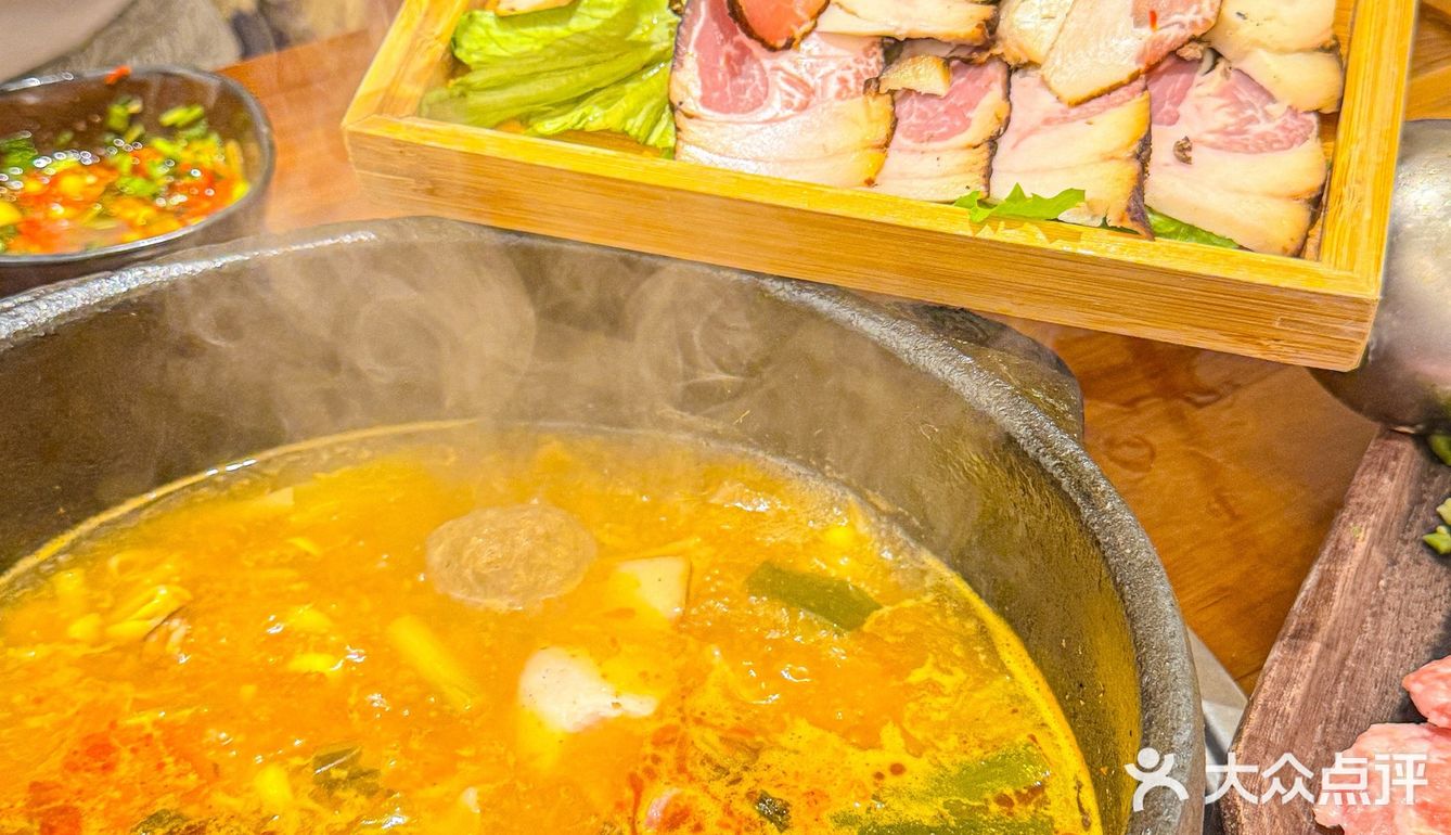 酸汤煮肉沫贡菜泡饭，很好吃[强]