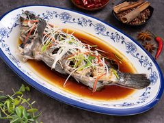 油泼黑头鱼-天伦海鲜·老味道·青岛菜(栈桥天主教堂店)