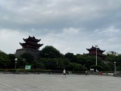 -巴陵广场