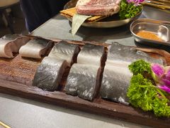 -围炉肉舍•炭烤活鳗•丹东海鲜烤肉(步行街店)