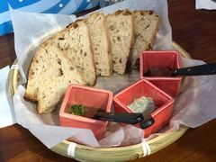 三种酱配酸面包-Mesa Madre梅萨妈妈·Bintana(国贸店)