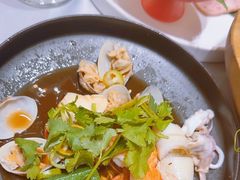 -红鼎豆捞·非遗鲍皇汤火锅(宝丰路店)