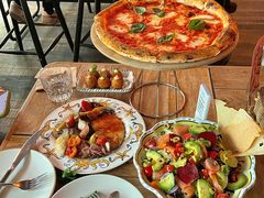 三文鱼牛油果沙拉-Alimentari Grande(东湖路店)