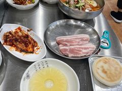 -牛信亭韩国料理·炭火烤肉(紫藤路店)