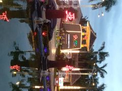 -亚龙湾亚泰商业街