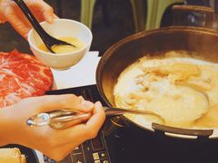 -鲜入围煮花胶鸡海鲜火锅