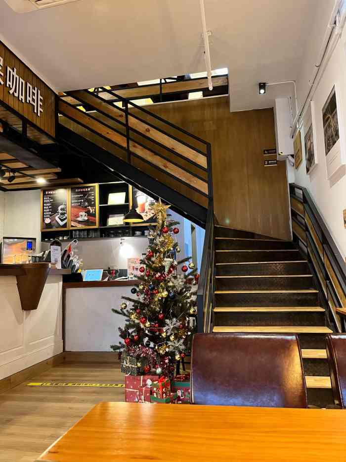 环境好很喜欢这种装修风格重点是咖啡味道棒棒哒服务态度也很好很不错