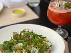 温热海鲜沙拉配牛油果-Mercato莫卡多露台餐厅与酒吧(K11店)
