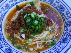 -渝之汇牛肉豌杂面