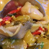 中午饭点时人多需要排队，一般下午或晚上都有空位
