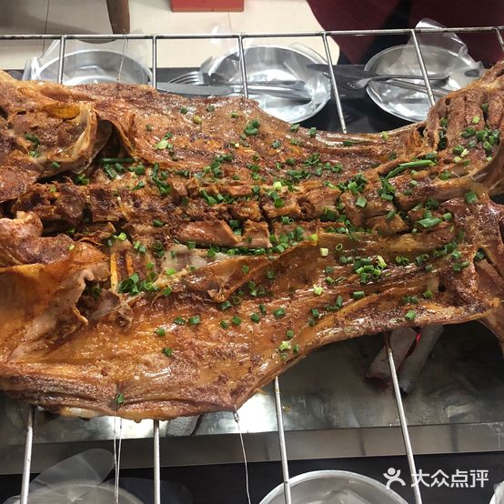 金岙农庄烤全羊