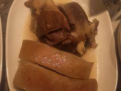 -头上红煨盐鸡·非遗院子餐厅