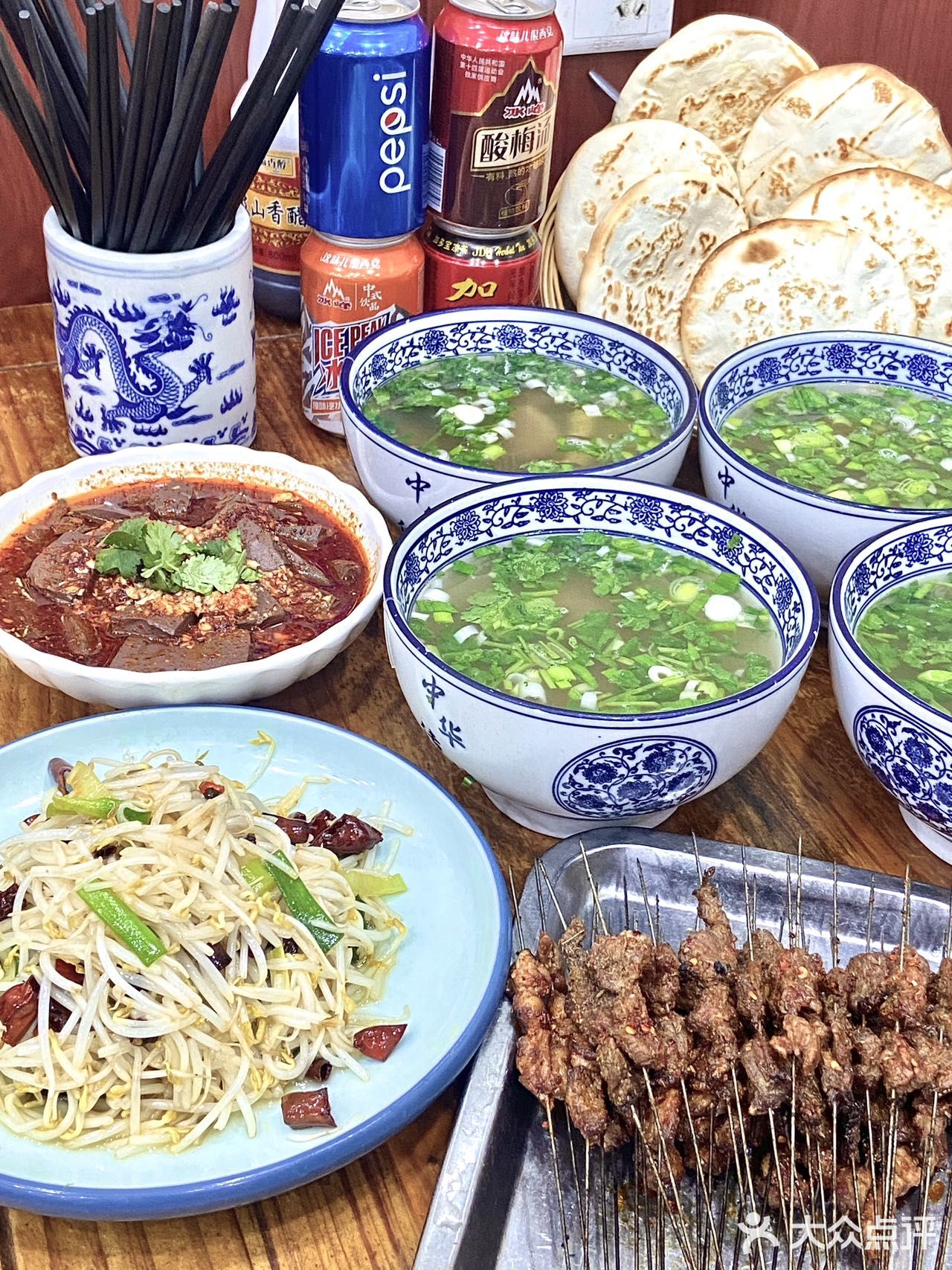 听我的！来西安第一顿吃大雁塔旁的虎子水盆羊肉