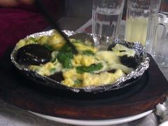 鸡蛋碰石头-甲21号招待所