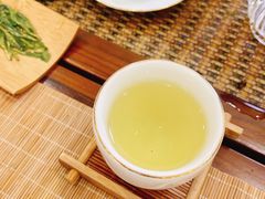 西湖龙井-浙茶集团狮峰·西湖龙井·杭州特产(莫干山路专卖店)