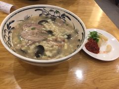 -秦香陕西食府(华贸天地店)