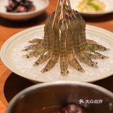 这家高奢海鲜火锅配享太庙！花小钱装大杯！