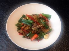 小炒肉-鱼鲜饭香·招牌汽锅剁椒鱼头王