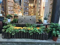 -猫的天空之城概念书店(杭州南宋御街店)