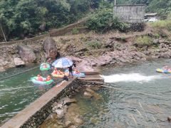 -安吉龙王山峡谷漂流
