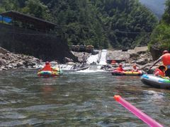 -安吉龙王山峡谷漂流