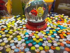 -m豆巧克力世界(上海世茂广场店)