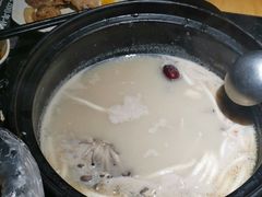 -洪氏嗨捞·广东猪肚鸡·椰子鸡火锅(西咸万象城店)