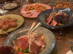 -SISTERS BAR RESTAURANT川意酒馆(嘉善老市H楼店)