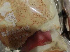 鸭蛋黄肉松包-西村叔叔的店·面包·甜品·蛋糕(崂山丽达店)