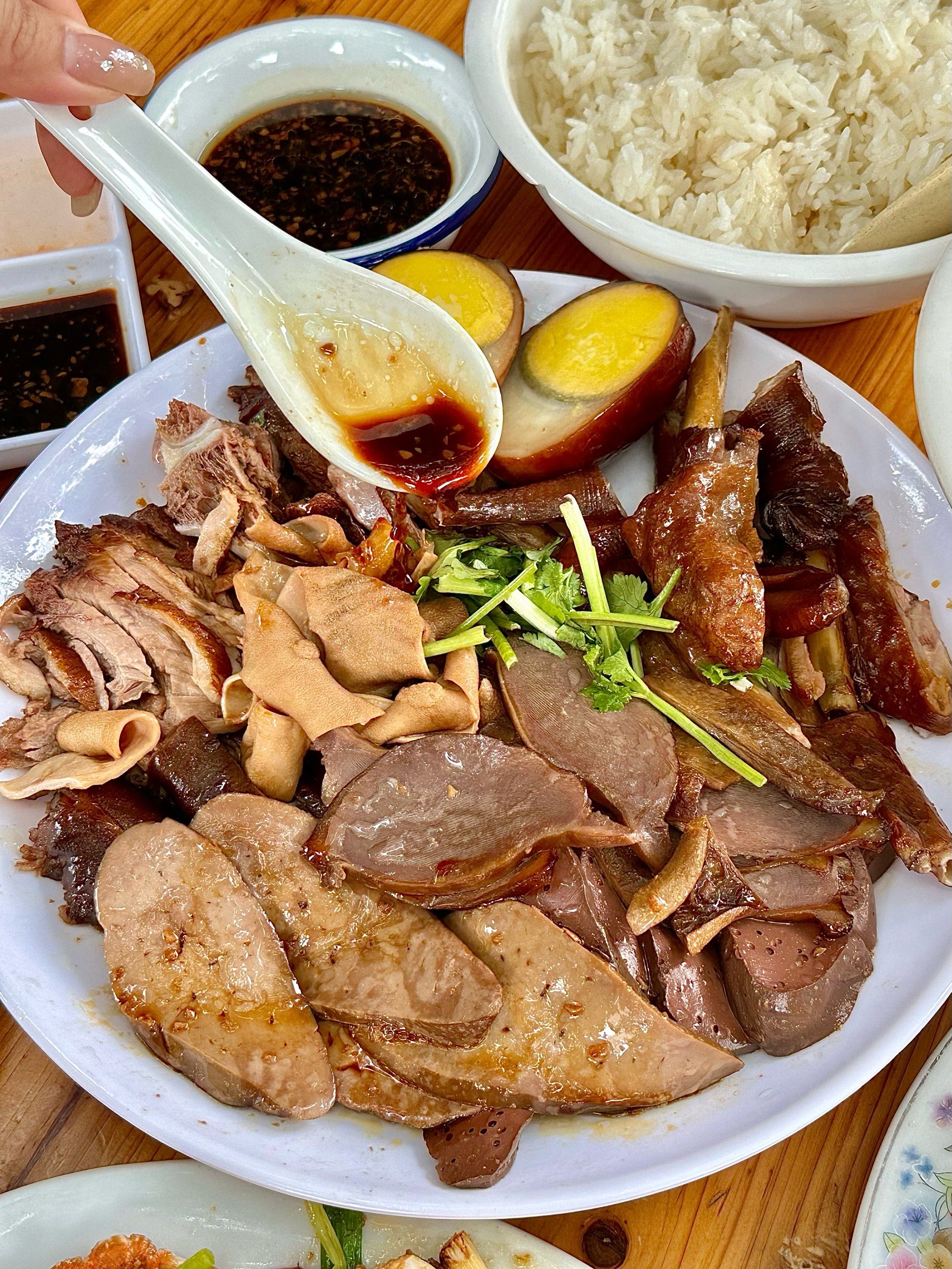 搭配米饭狂炫!第☝️次吃可以直接点个大拼盘,里面啥都有!