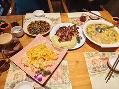 -月亮眼花园餐厅书吧酒吧