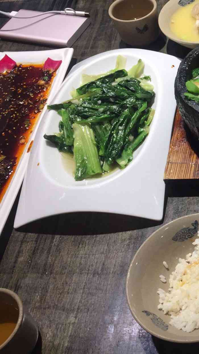 花市来凤鱼璧山兔-"环境:普通江湖菜馆的环境,中等装修,不好.