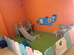 -蓝鲸国际少儿游泳训练中心(群力店)