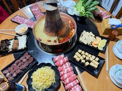 -果松木炭酸菜铜火锅·外婆参鸡汤