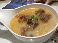 牛腩面-翠华餐厅(德辅道中店)