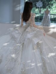 -艾米丽婚纱礼服