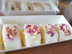 鲜花蛋黄卷-江南糕潮(新生路总店)